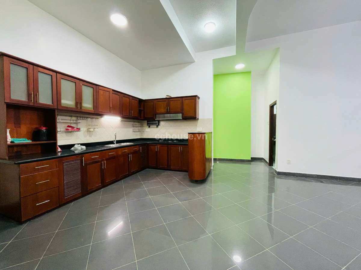 Nhà dạng villa Nguyễn An Ninh, P.Bình Thạnh. DT 210m2, 3 tầng mái che