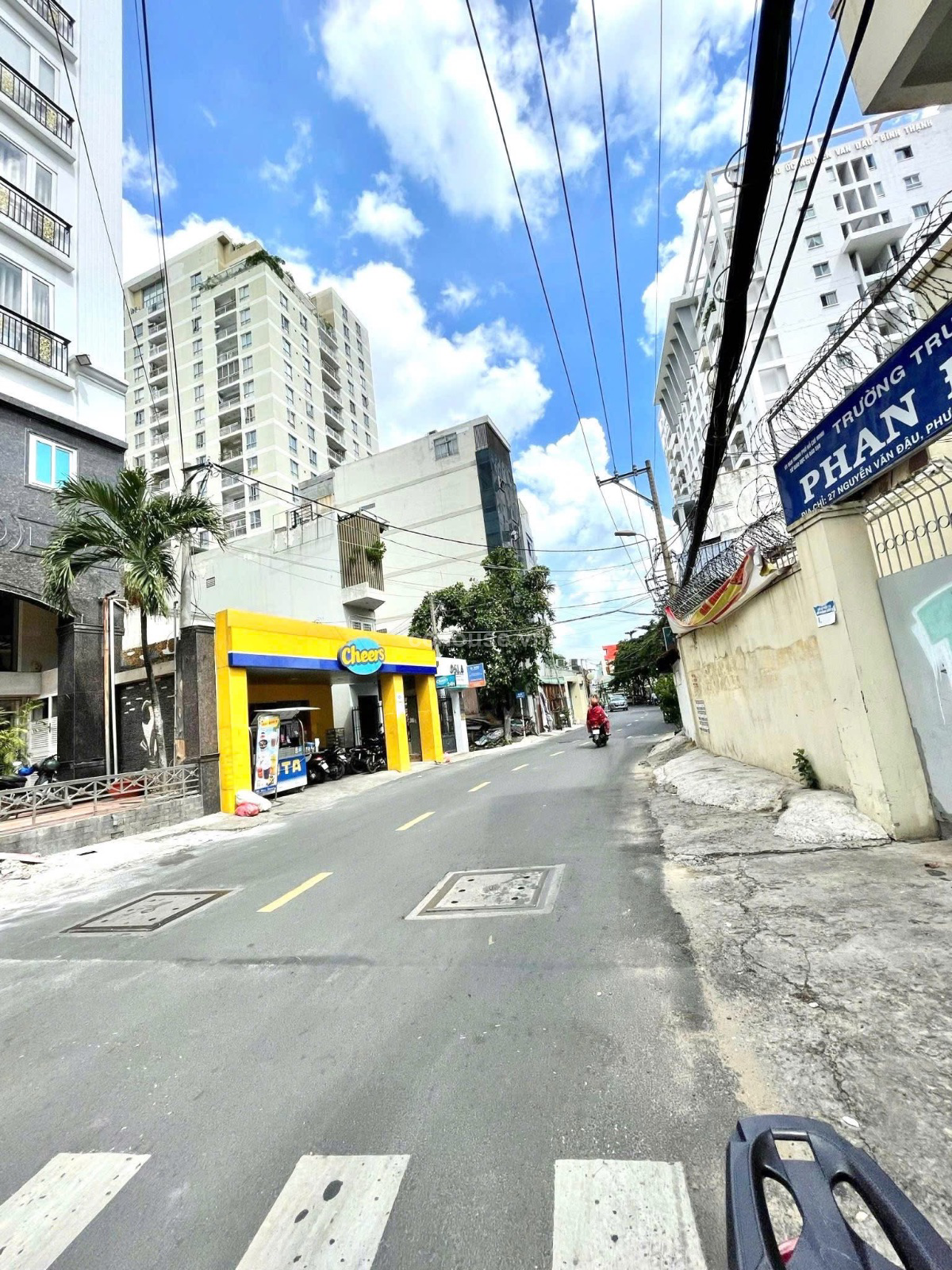 Toà Nhà MT 330 Nguyễn Thượng Hiền,Quận Phú Nhuận
