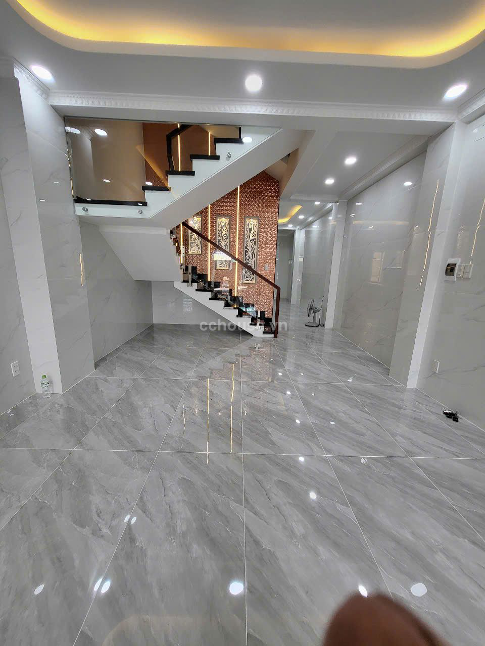 Mat-tien-noi-bo-Thong-ra-Lac-long-Quan--Q-Tan-Binh-id7958