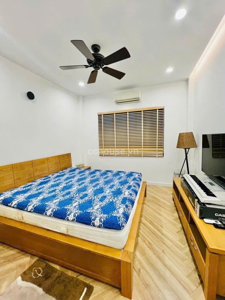  Toà nhà Măt tiền Kinh doanh 5 tầng  ngay Lê Văn sỹ  . Q .Phú nhuận  