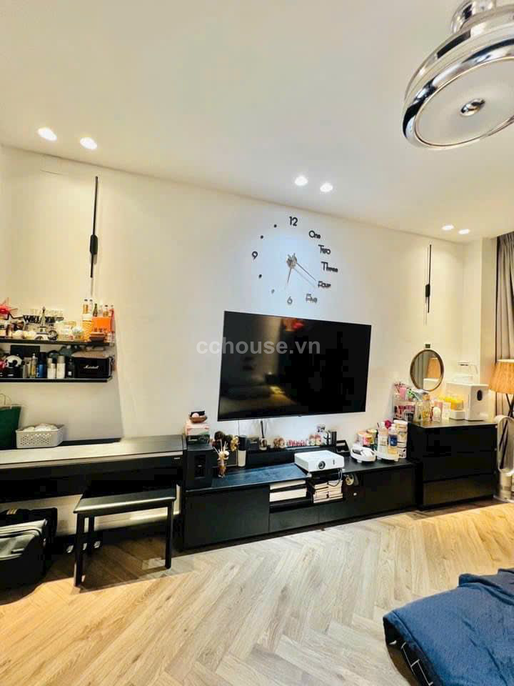  Toà nhà Măt tiền Kinh doanh 5 tầng  ngay Lê Văn sỹ  . Q .Phú nhuận  