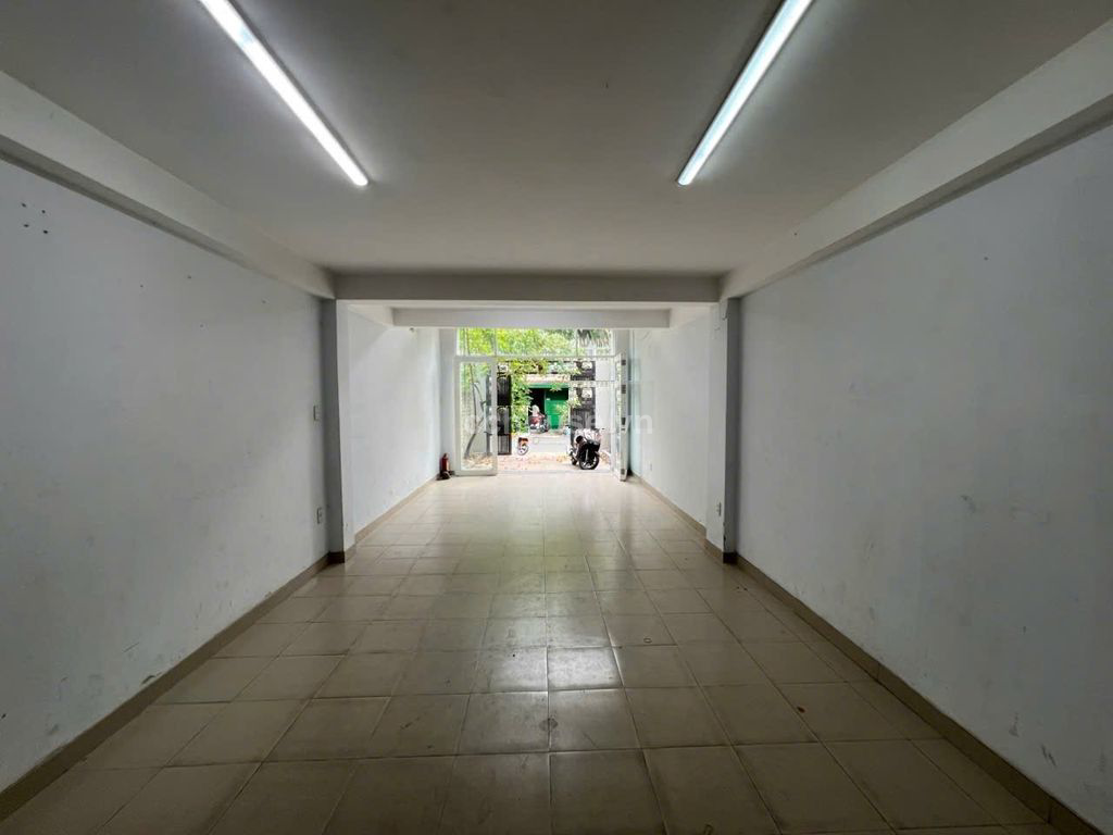 Cho thuê nhà MT Ba Vì, P.Hòa Hưng. DT 4x26m, 5 tầng