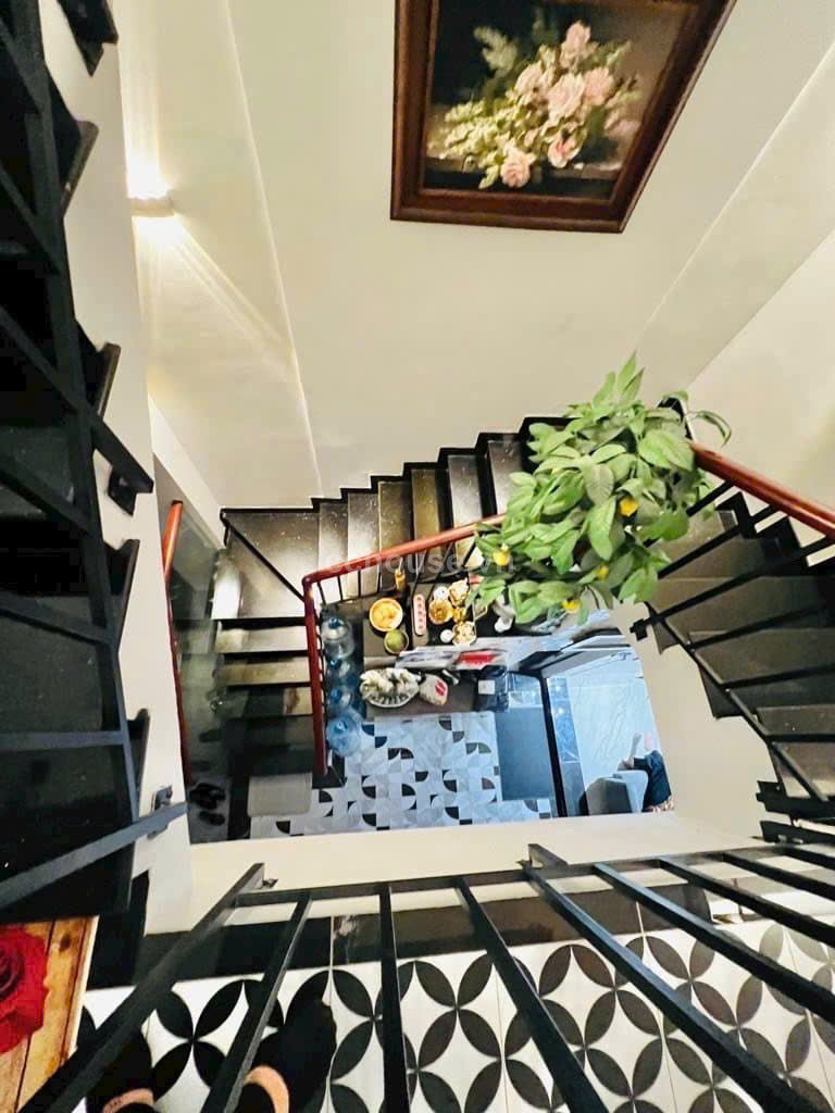  Toà nhà Măt tiền Kinh doanh 5 tầng  ngay Lê Văn sỹ  . Q .Phú nhuận  