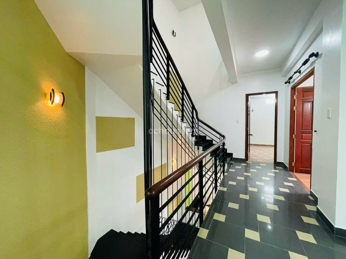 Nhà dạng villa Nguyễn An Ninh, P.Bình Thạnh. DT 210m2, 3 tầng mái che