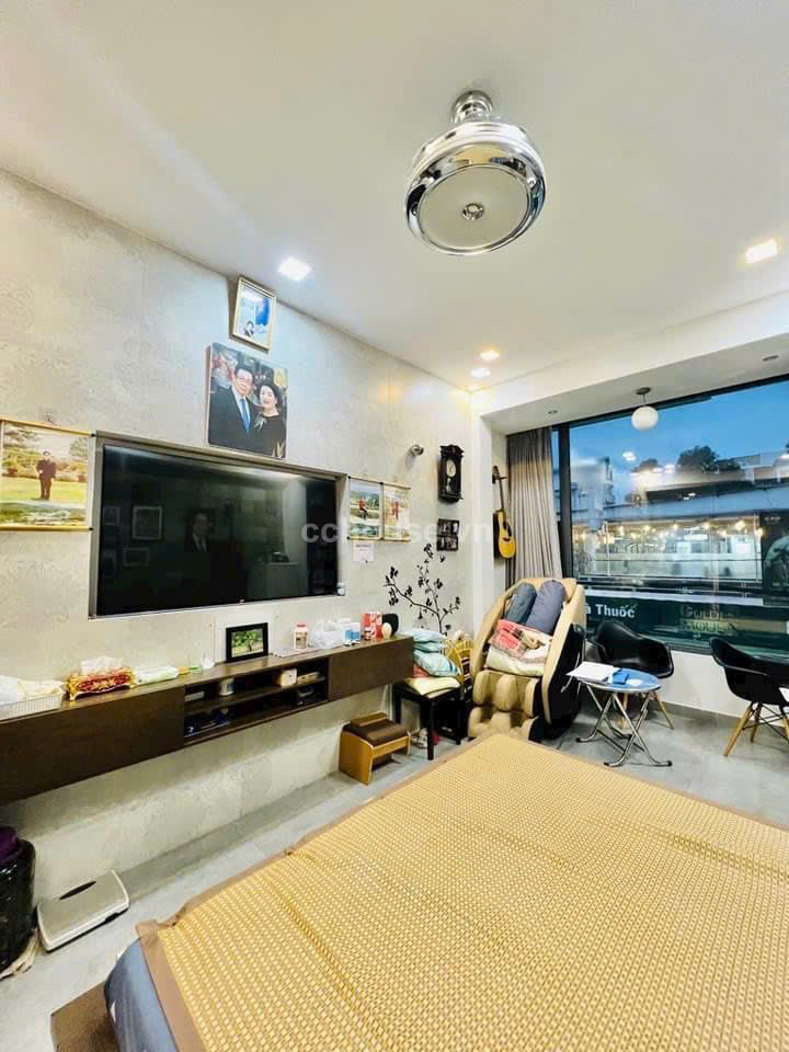 Toa-nha-Mat-tien-Kinh-doanh-5-tang--ngay-Le-Van-sy---Q-Phu-nhuan-id8101