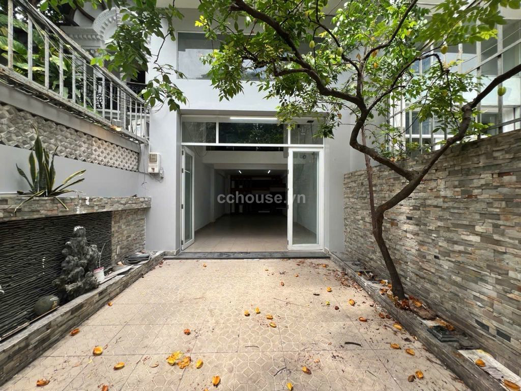 Cho thuê nhà MT Ba Vì, P.Hòa Hưng. DT 4x26m, 5 tầng