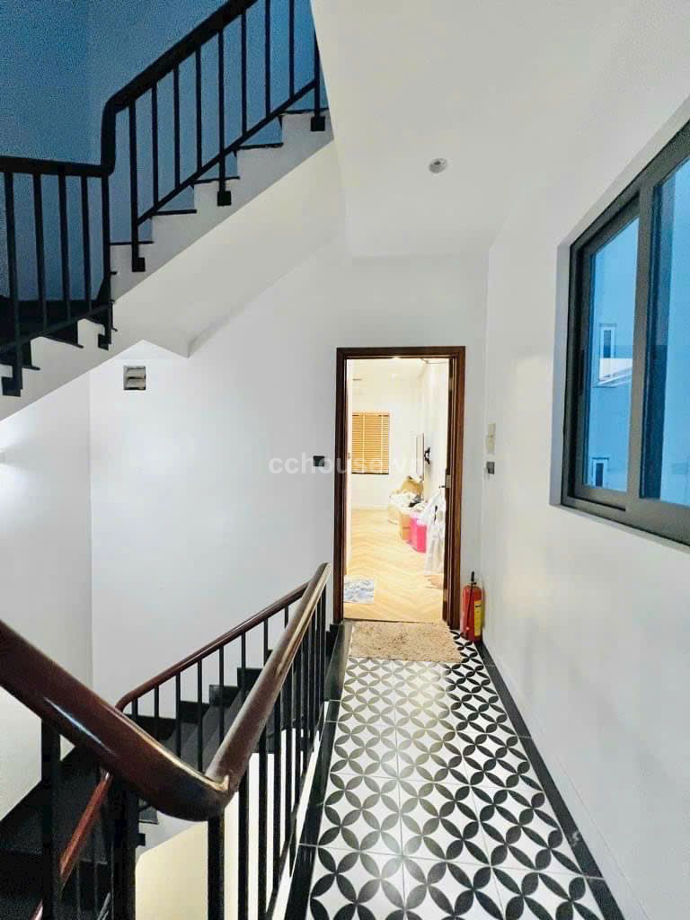  Toà nhà Măt tiền Kinh doanh 5 tầng  ngay Lê Văn sỹ  . Q .Phú nhuận  