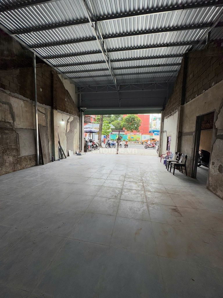 Cho thuê nhà MTKD Nguyễn Tri Phương, P.Diên Hồng. DT 9x12m trống suốt