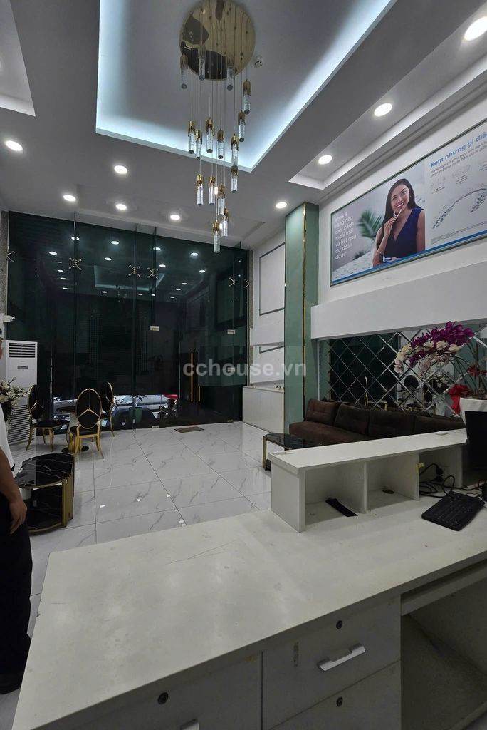 Tòa nhà MT Cao Thắng, P.Bàn Cờ. DT 6x20m, hầm 8 tầng