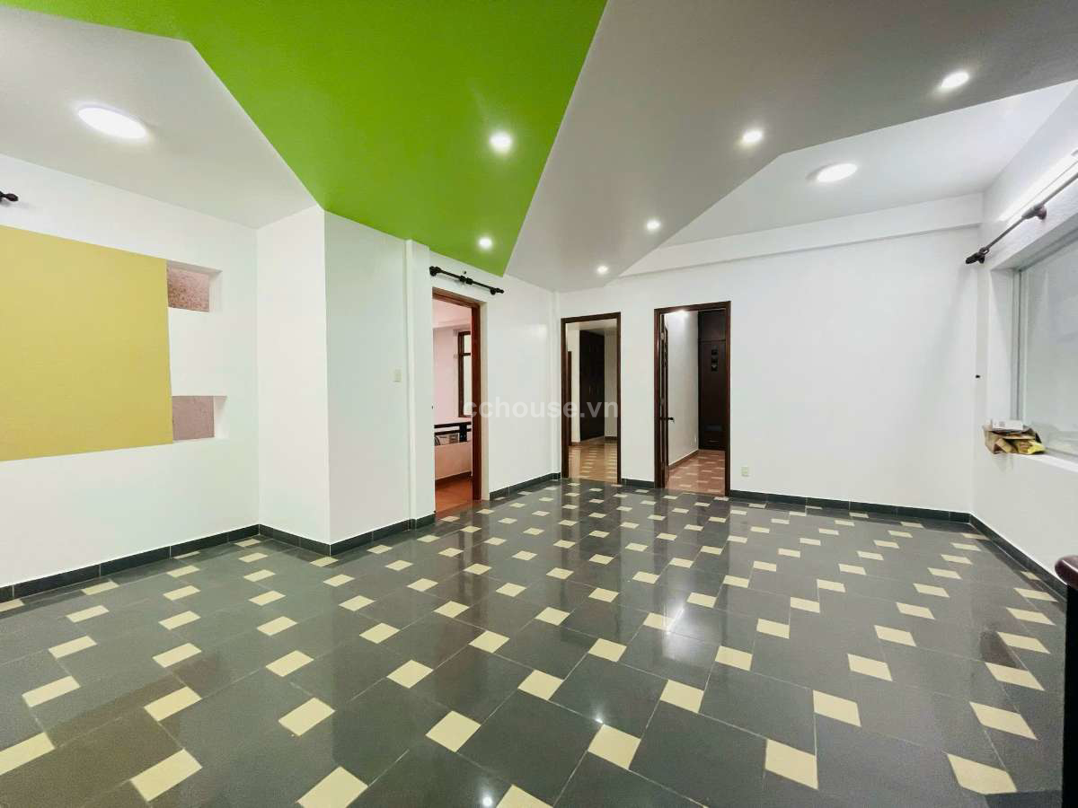 Nhà dạng villa Nguyễn An Ninh, P.Bình Thạnh. DT 210m2, 3 tầng mái che
