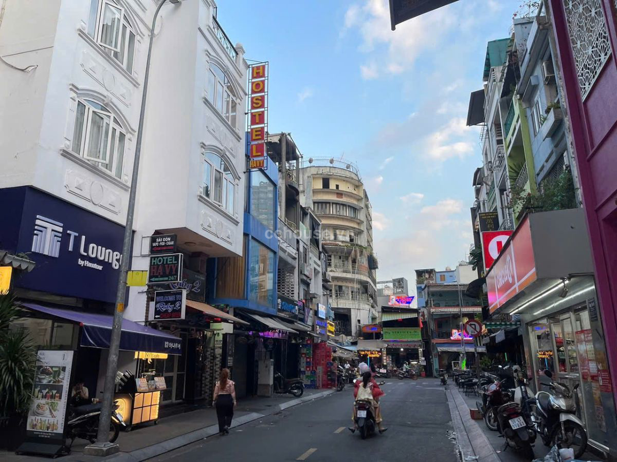 KHÁCH SẠN KHU PHỐ TÂY BÙI VIỆN ĐỖ QUANG ĐẨU