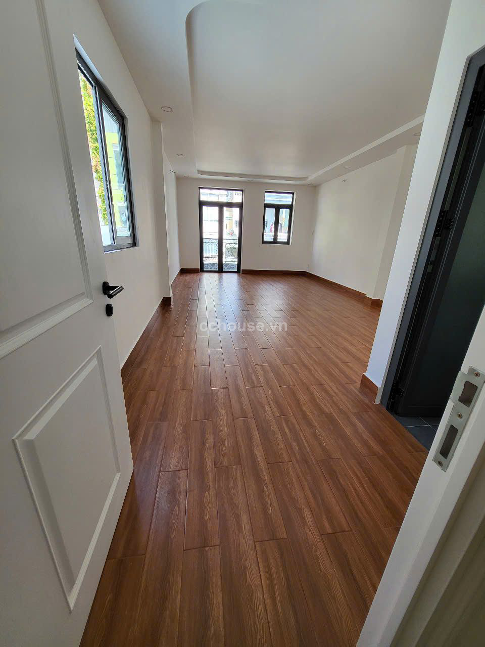 Mặt tiền nội bộ Thông ra Lạc long Quân . Q .Tân Bình