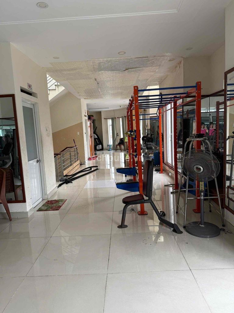 Cho thuê nhà căn góc MT Trần Thị Nghỉ, P.Hạnh Thông. DT 5x20m, 5 tầng