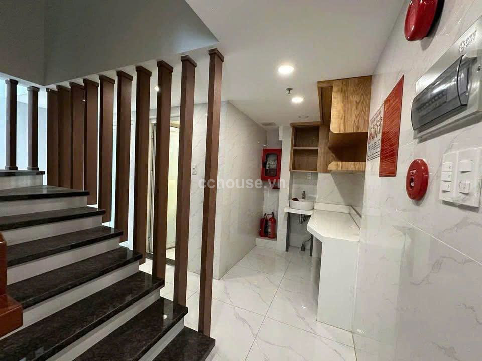 Tòa Nhà Căn Góc 2 Mặt Tiền Ngay UBND TP. Thủ Đức. Hầm + 8 Tầng. DT 15*15m. HĐT 350tr. Giá 150 Tỷ 