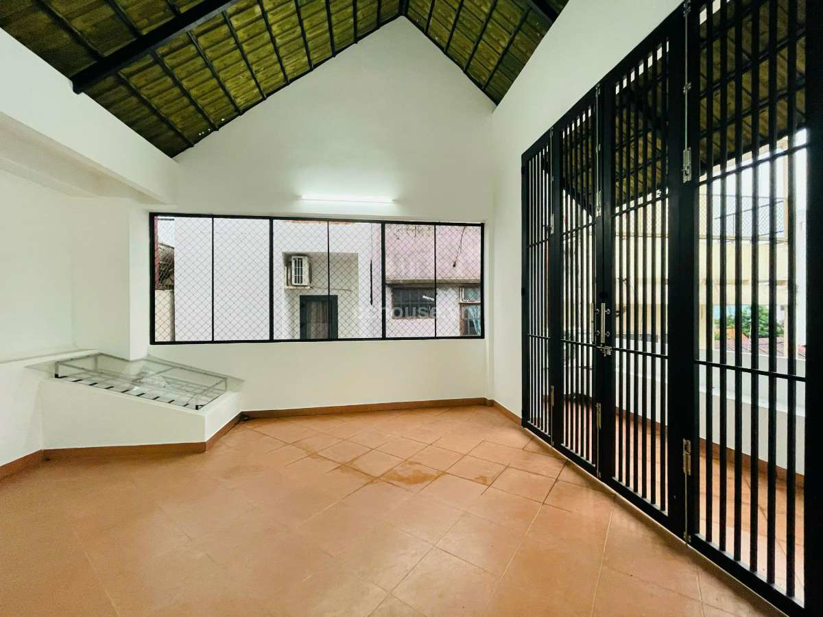 Nhà dạng villa Nguyễn An Ninh, P.Bình Thạnh. DT 210m2, 3 tầng mái che