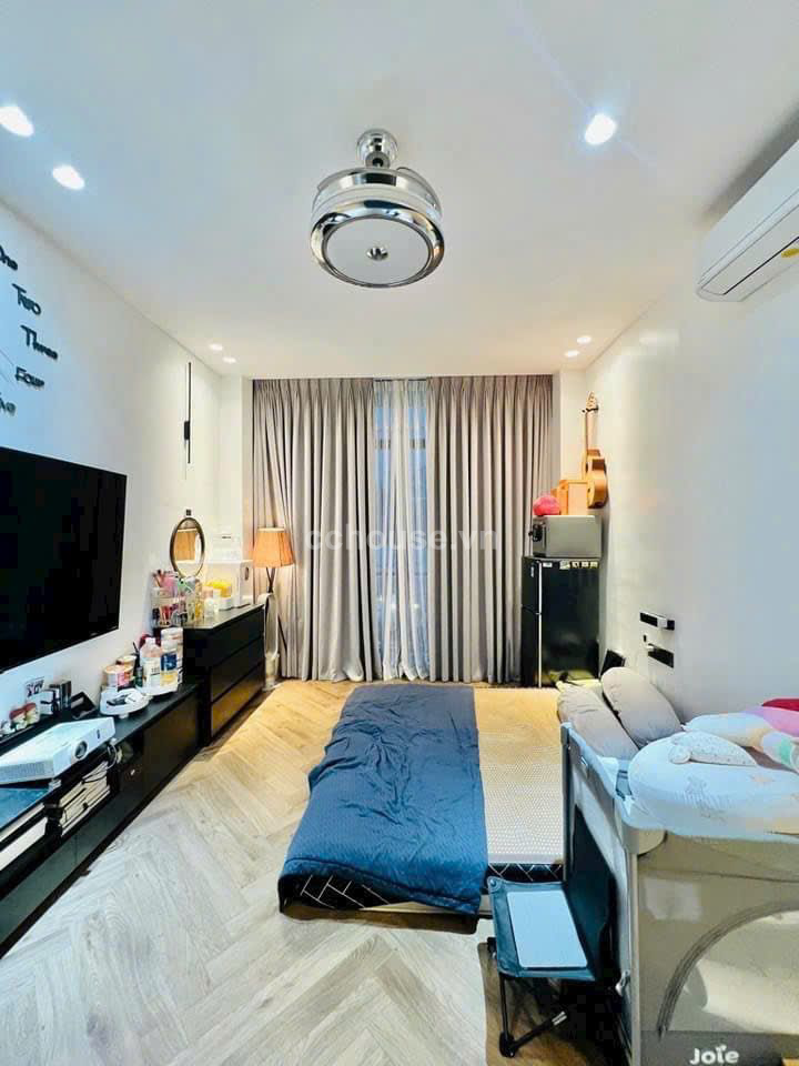  Toà nhà Măt tiền Kinh doanh 5 tầng  ngay Lê Văn sỹ  . Q .Phú nhuận  