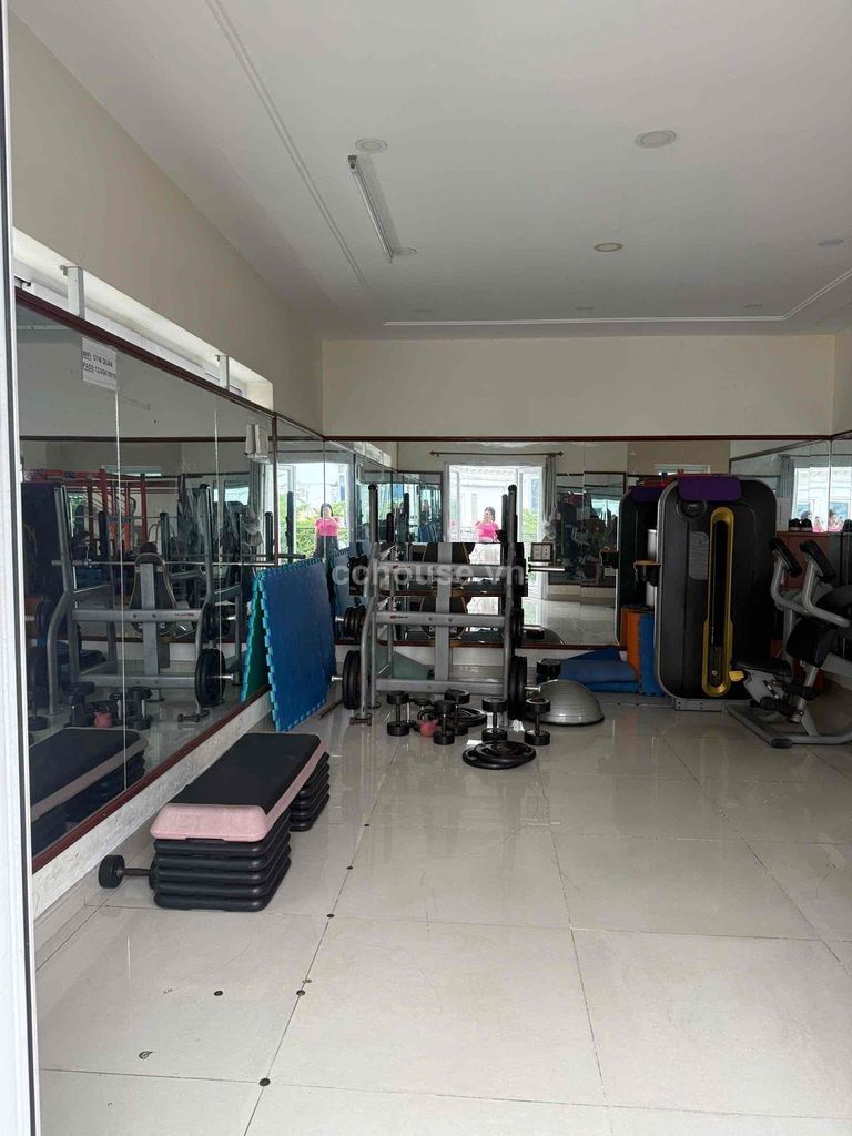 Cho thuê nhà căn góc MT Trần Thị Nghỉ, P.Hạnh Thông. DT 5x20m, 5 tầng