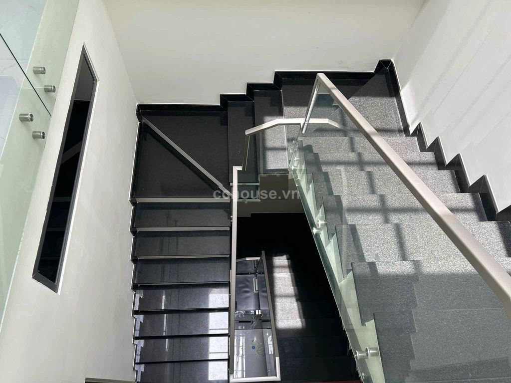 Bán nhà HXH 6m Lê Thị Bạch Cát, P.Phú Thọ. DT 4.15x20.15m, 3 tầng