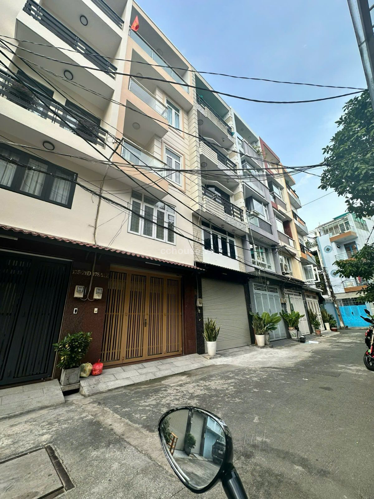  Hẻm xe tải Phan đăng lưu  phường 3 Q. Phú Nhuận .