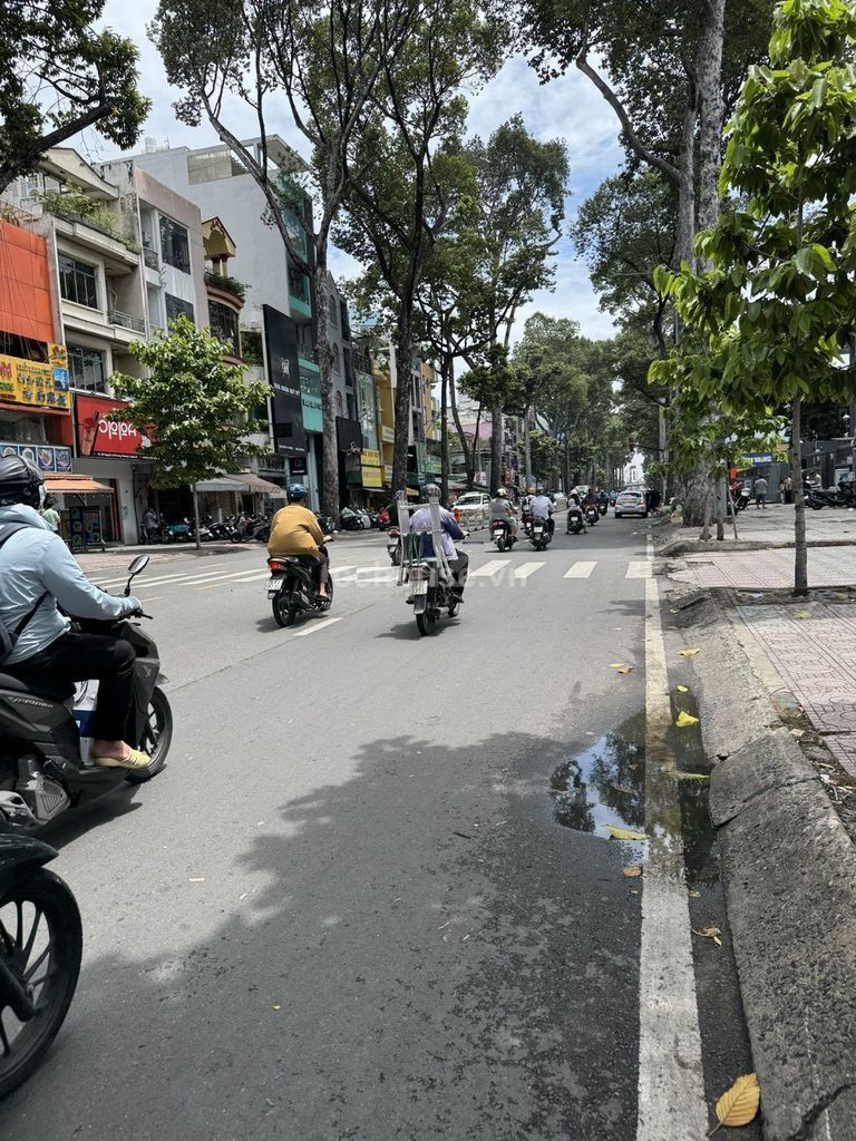 Cho thuê nhà MTKD Nguyễn Tri Phương, P.Diên Hồng. DT 9x12m trống suốt