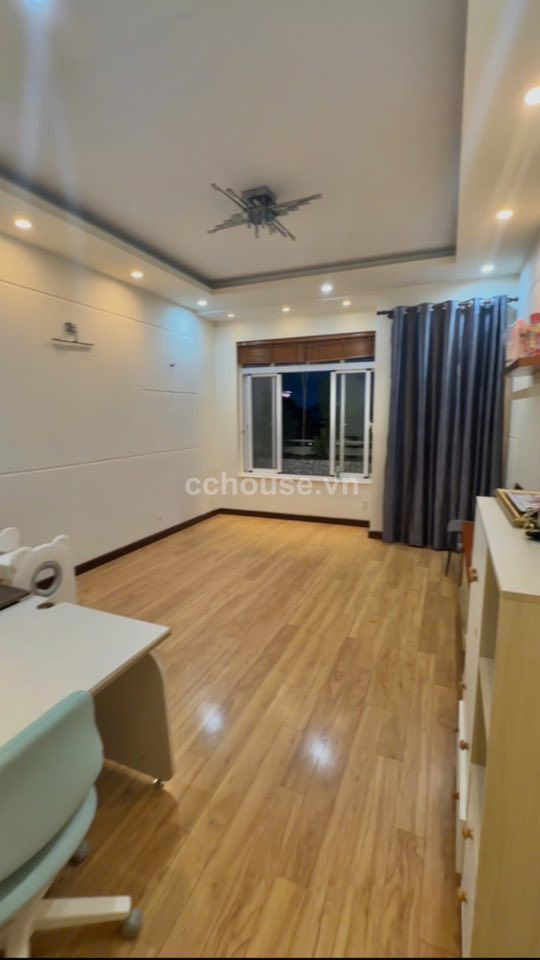 Bán nhà MT Xuân Hồng, P.Bảy Hiền. DT 4x18.5m, 4 tầng ST