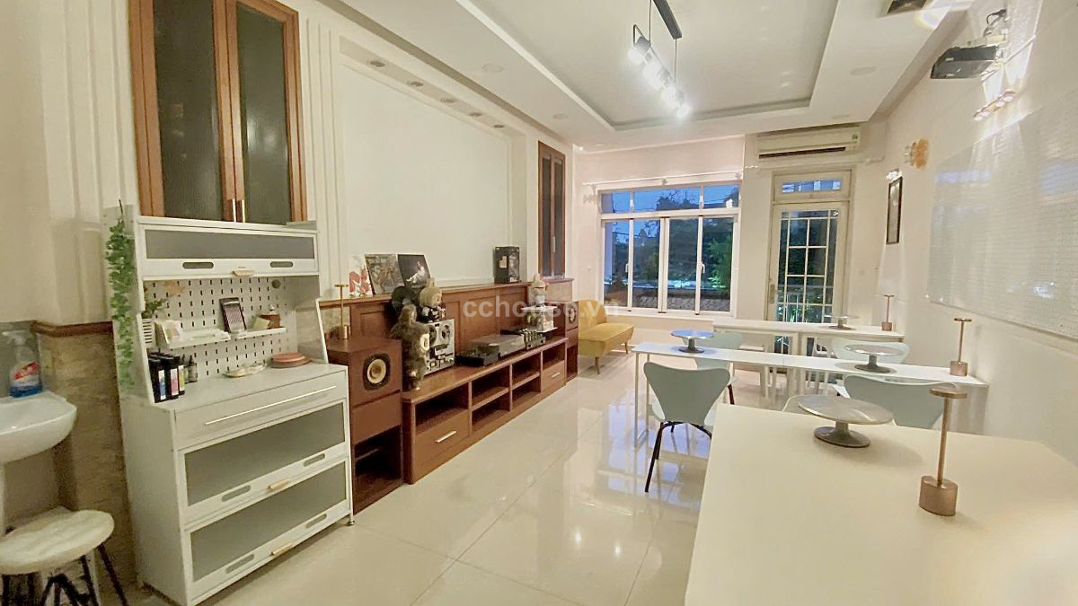 Bán nhà MT Xuân Hồng, P.Bảy Hiền. DT 4x18.5m, 4 tầng ST