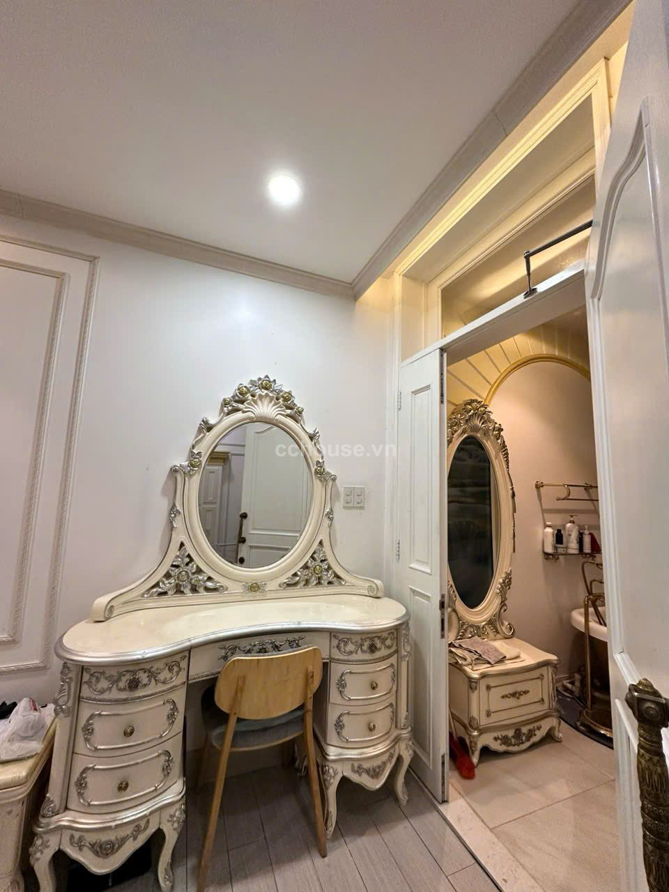 Bán nhà MT Tân Sơn Hòa ngay chợ Phạm Văn Hai. DT 3.8x15m, 5 tầng ST