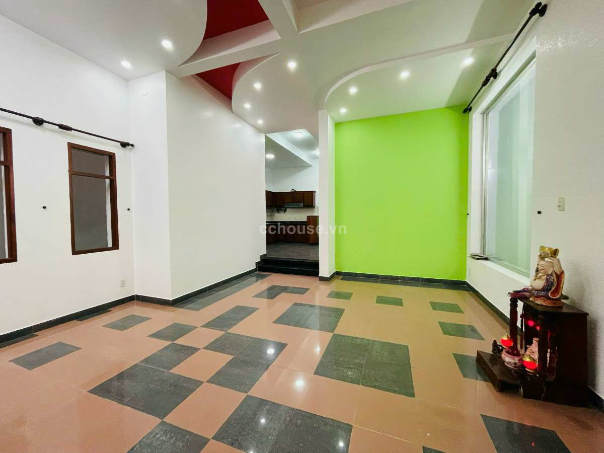 Nhà dạng villa Nguyễn An Ninh, P.Bình Thạnh. DT 210m2, 3 tầng mái che