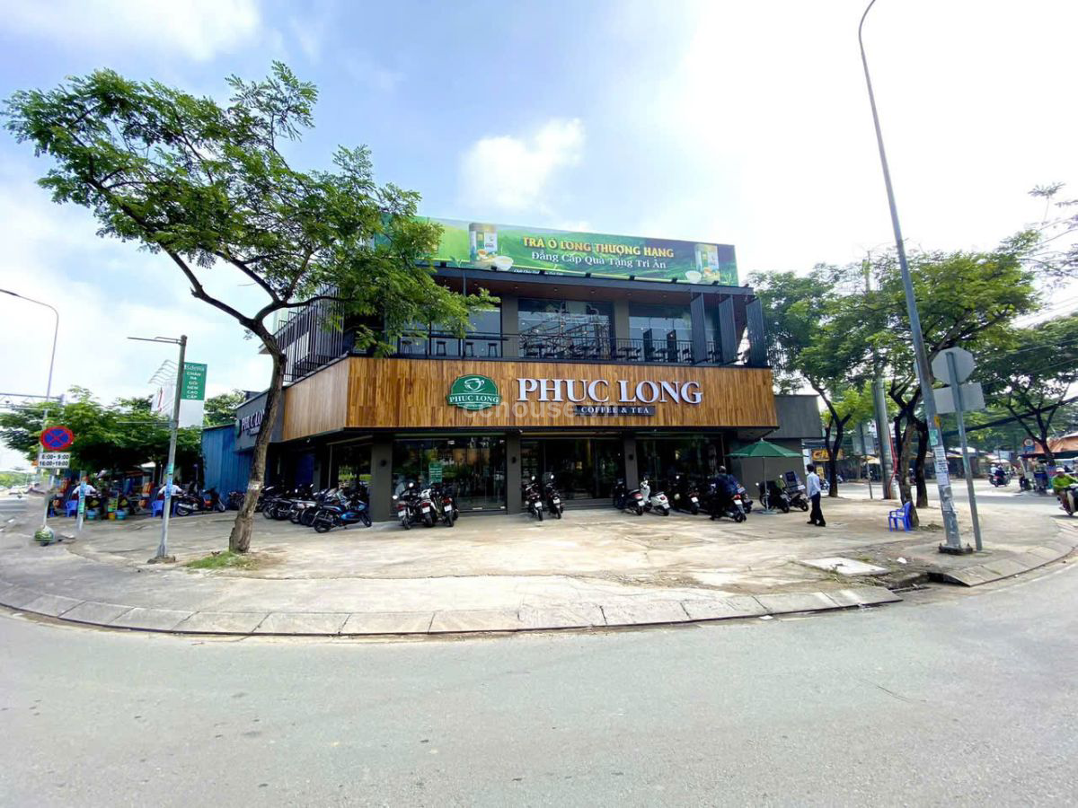Căn Góc 3 Mặt Tiền Nguyễn Hữu Thọ - Lê Văn Lương. DT 16m*13m. HĐT 250tr/tháng. Giá Bán 120 Tỷ