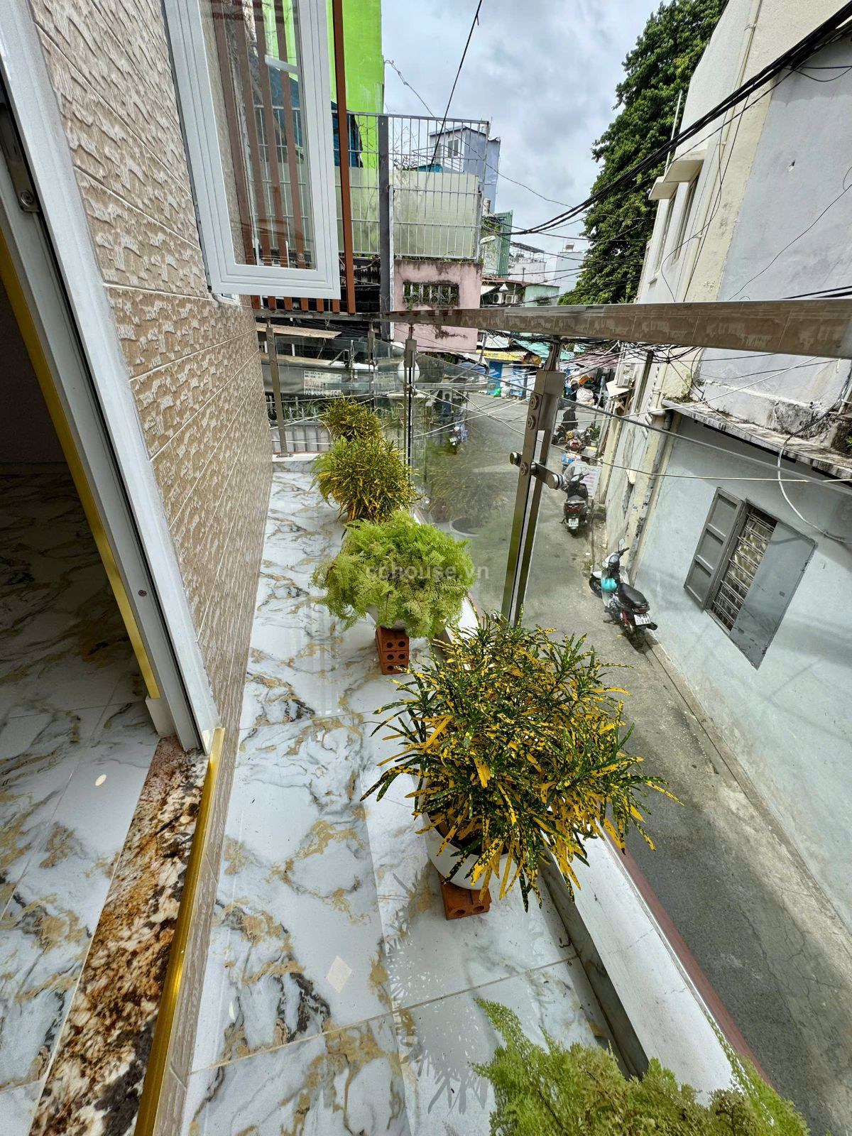 Nhà Hẻm xe hơi Bùi thị Xuân.Tân Bình 