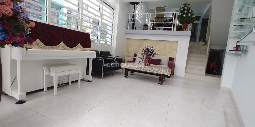 Bán nhà HXH quay đầu Nơ Trang Long, P.Gia Định. DT 4x22m, 4 tầng