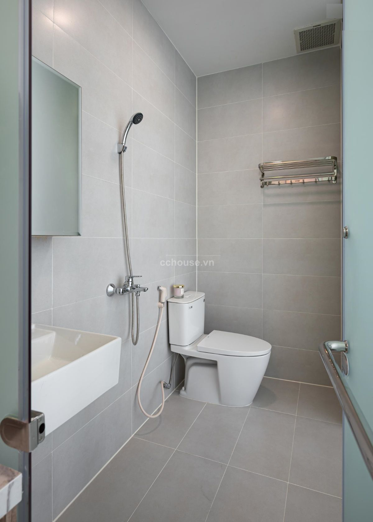 Tòa Căn Hộ Dịch Vụ Cao Cấp 6 Tầng - Thang Máy Ngay Tiệc Cưới Adora Hoàng Văn Thụ. DT: 5.3*15m. 32 Tỷ