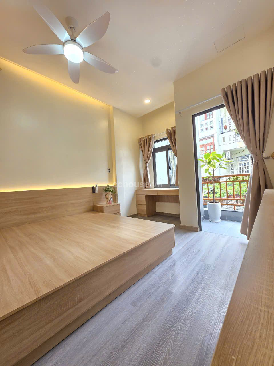 HXH 6m Lê Văn Sỹ Q.Tân Bình ( nay là Phường Tân Sơn Hoà, 60m2, 3 lầu , thang máy )