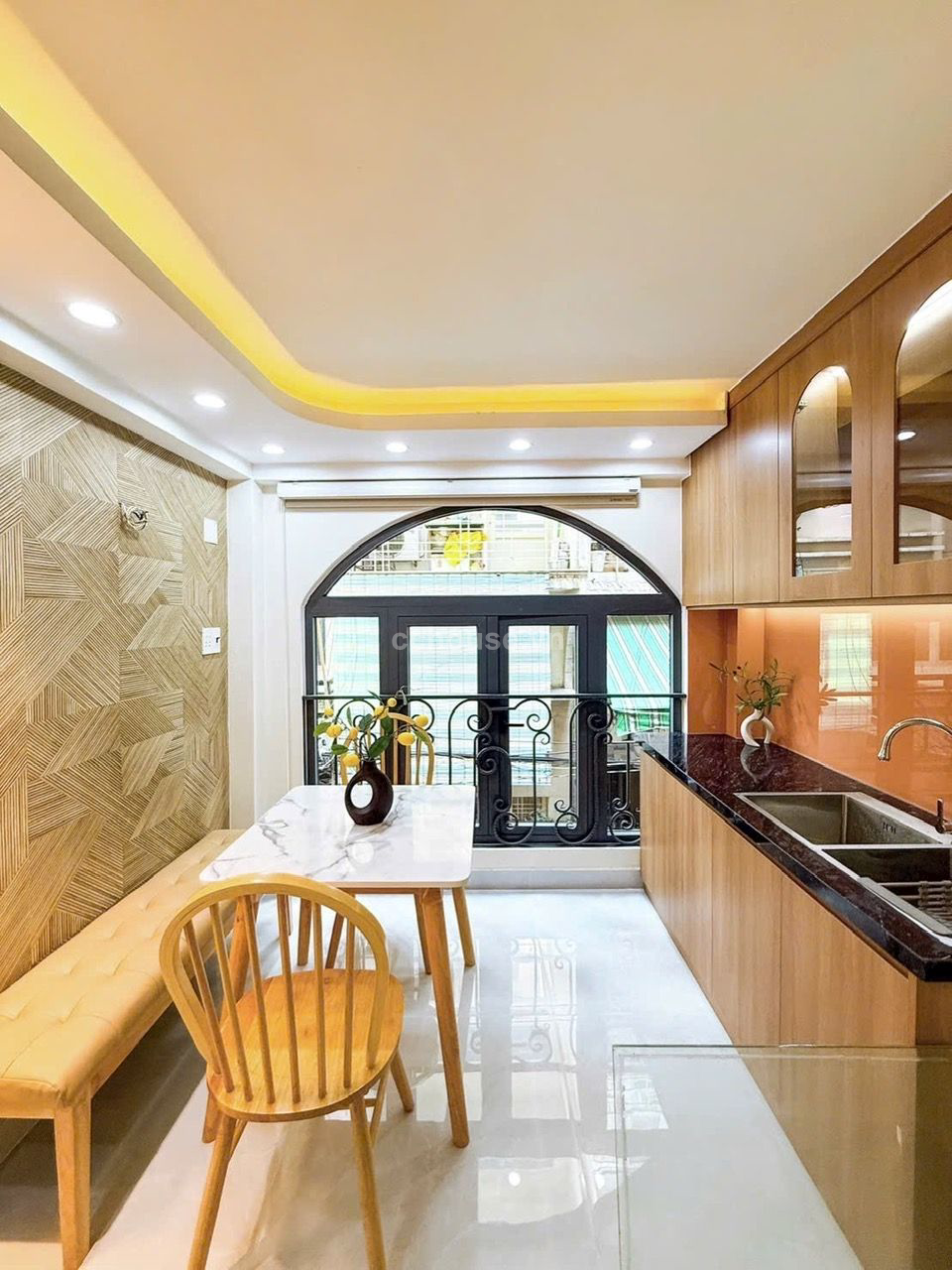 Bán nhà mới xây tặng full nội thất hẻm Nguyễn Thiện Thuật phường 2 Q3
