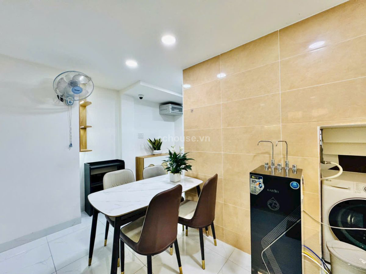 Bán nhà thông HXH 135 Nguyễn Cửu Vân, P.Gia Định. DT 4x10m, 5 tầng