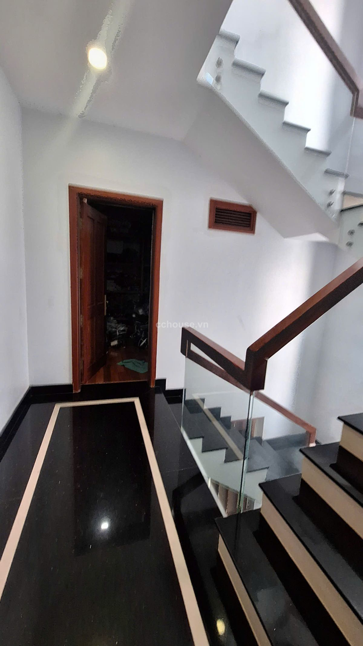Bán nhà HXH 140 Lê Minh Xuân, P.Tân Hòa. DT 4.4x17m, 5 tầng