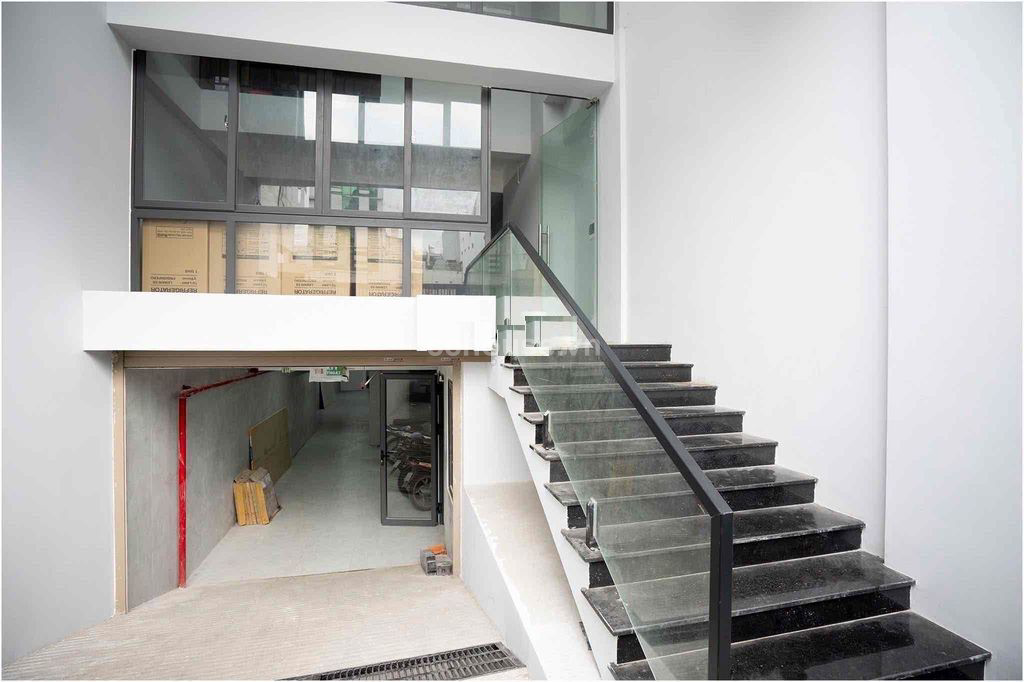 Tòa nhà CHDV Bình Quới, P.Bình Quới. DT 5x36m, hầm 7 tầng