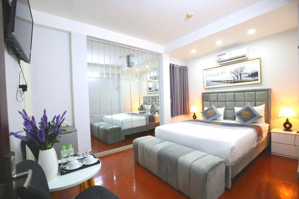 Bán khách sạn MT Phan Đình Phùng, P.Cầu Kiệu. DT 100m2, hầm 7 tầng