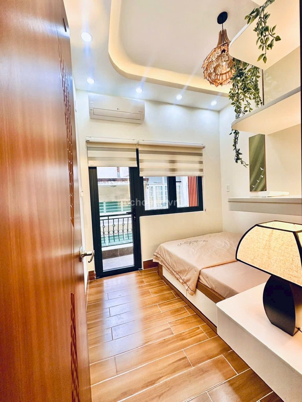 Bán nhà mới xây tặng full nội thất hẻm Nguyễn Thiện Thuật phường 2 Q3