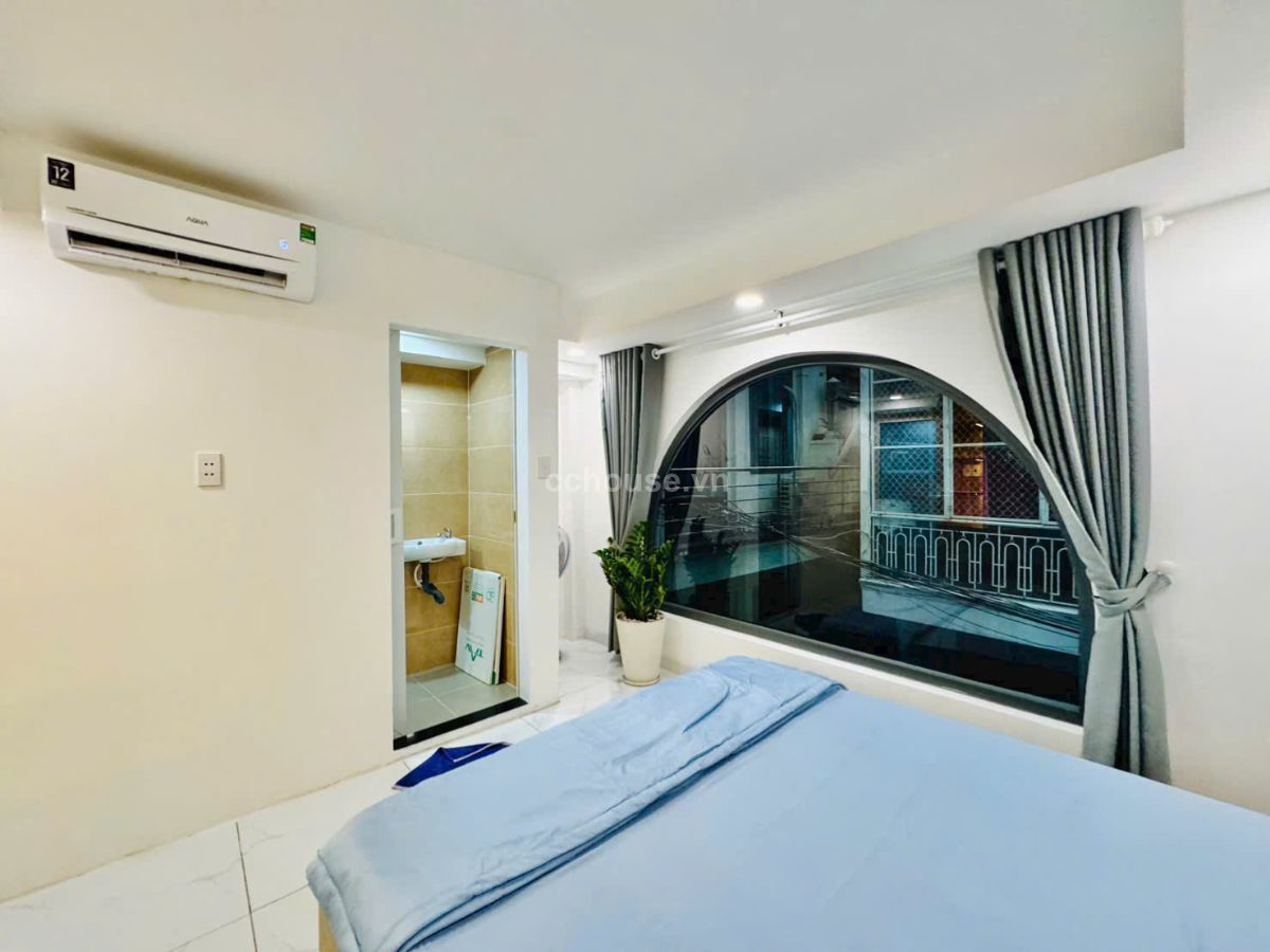 Bán nhà thông HXH 135 Nguyễn Cửu Vân, P.Gia Định. DT 4x10m, 5 tầng