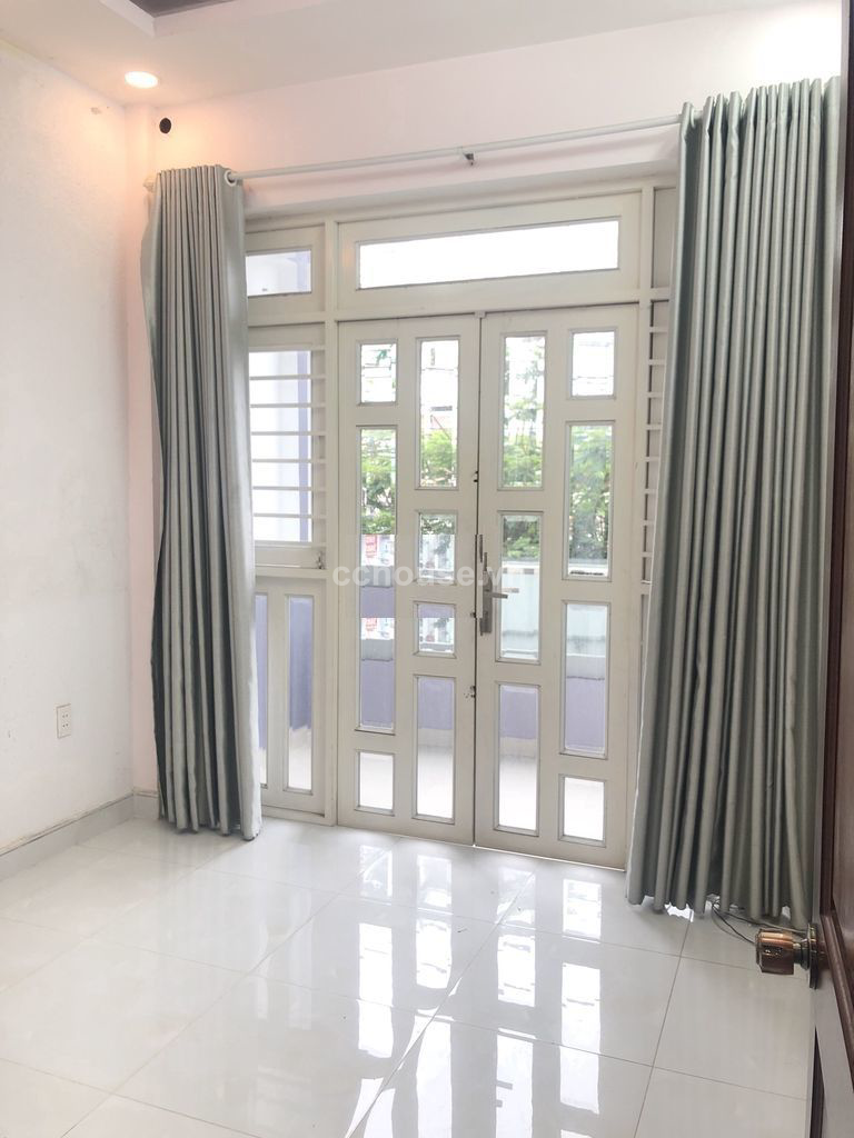 Cho thuê nhà MT Âu Cơ, P.Hòa Bình. DT 3.5x16m, 4 tầng ST