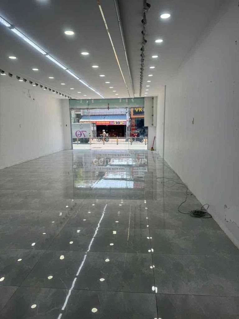 Cho thuê MBKD Nguyễn Thị Thập, P.Tân Thuận. DT 120m2, lối đi riêng