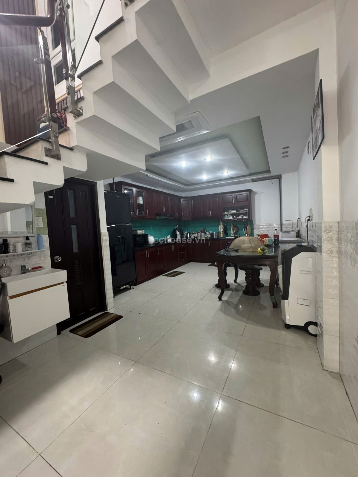 Bán nhà MT VIP Dân Chủ, Tân Thành. DT 4x16m, 4 tầng