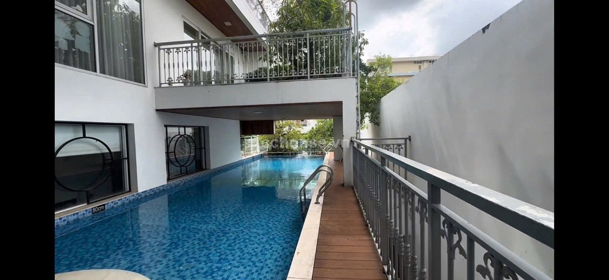 Biệt Thự góc 2 mặt tiền tọa lạc trong khu biệt thự Cư Xá Tự Do, đường Cách Mạng Tháng Tám, phường 7