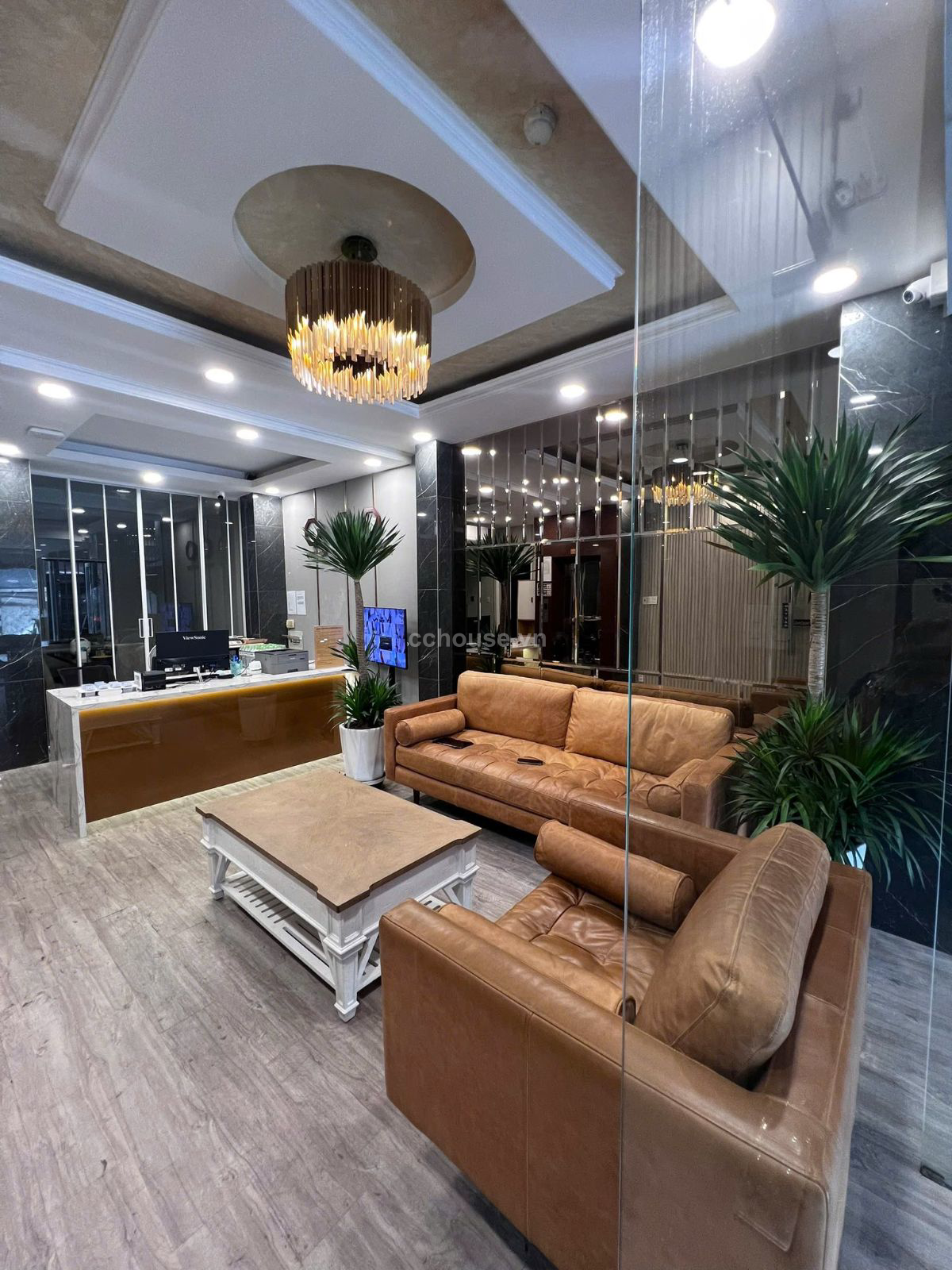 Bán khách sạn MT Phan Đình Phùng, P.Cầu Kiệu. DT 100m2, hầm 7 tầng
