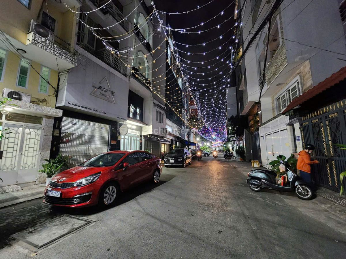 Toà 7 tầng  hẻm  xe Tải Quay đầu .Có hầm .Ngang gần 7m