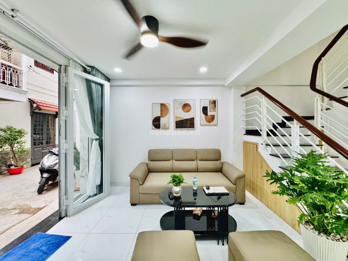 Bán nhà thông HXH 135 Nguyễn Cửu Vân, P.Gia Định. DT 4x10m, 5 tầng