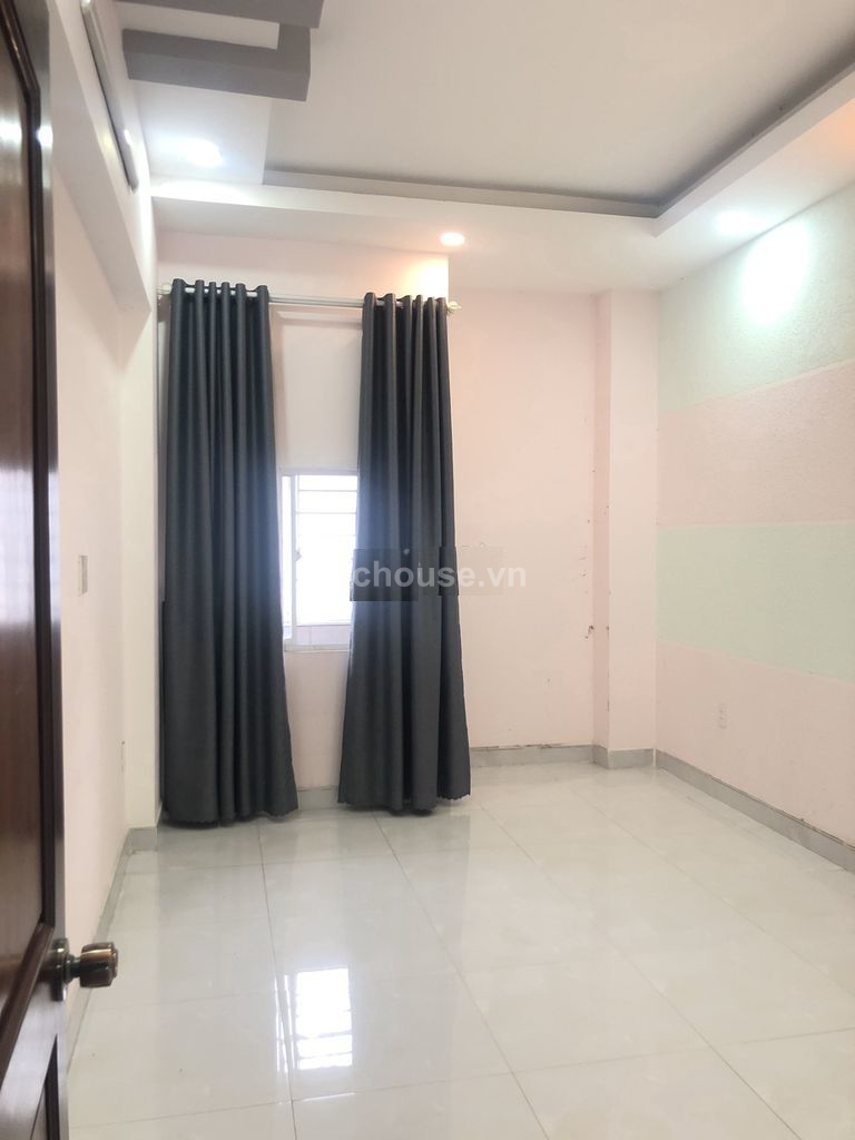 Cho thuê nhà NCMT Âu Cơ, P.Hòa Bình. DT 3.5x16m, 5 tầng ST