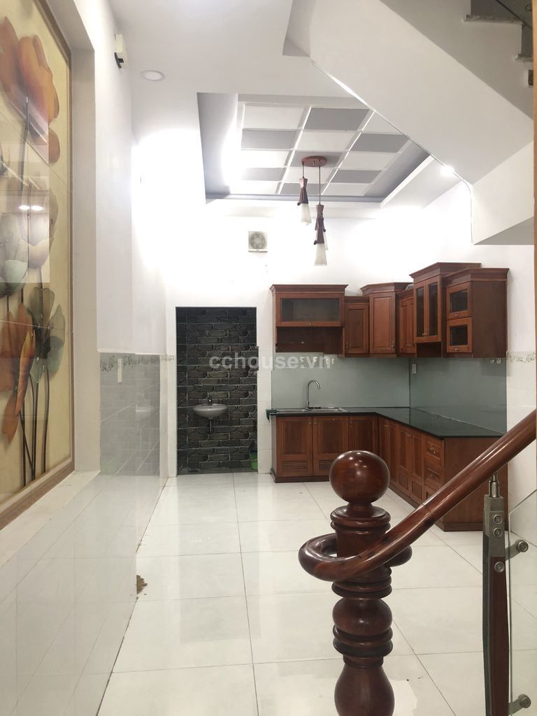Cho thuê nhà MT Âu Cơ, P.Hòa Bình. DT 3.5x16m, 4 tầng ST