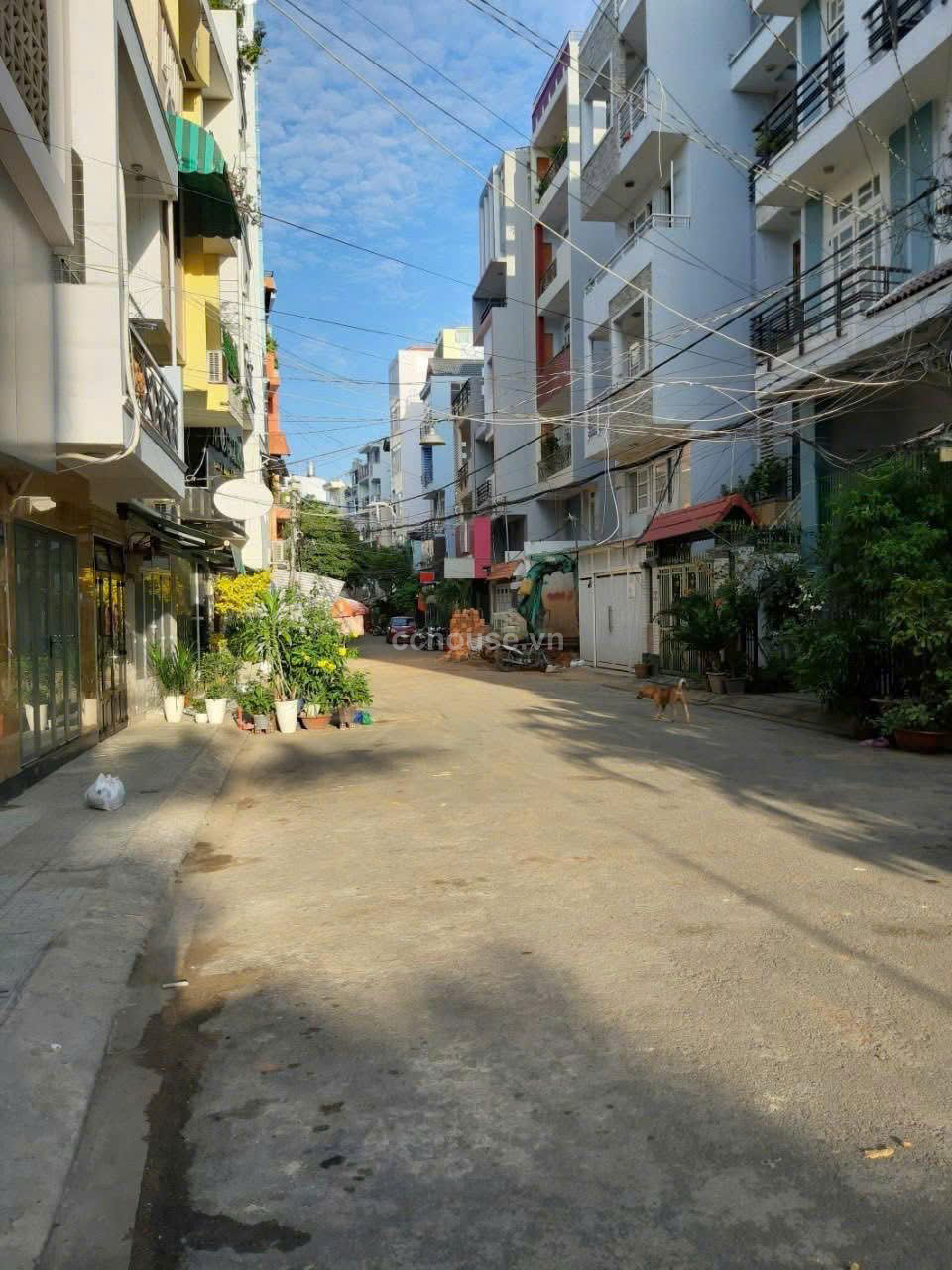 Toà 7 tầng  hẻm  xe Tải Quay đầu .Có hầm .Ngang gần 7m
